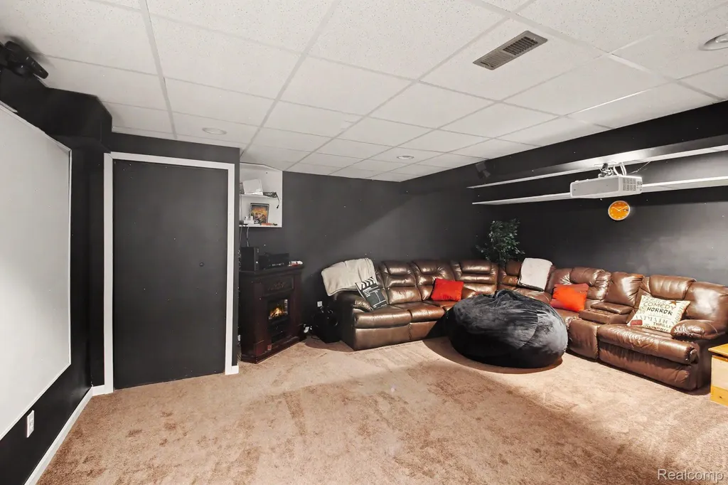 956 Callaway Court Oceola Township MI 48843