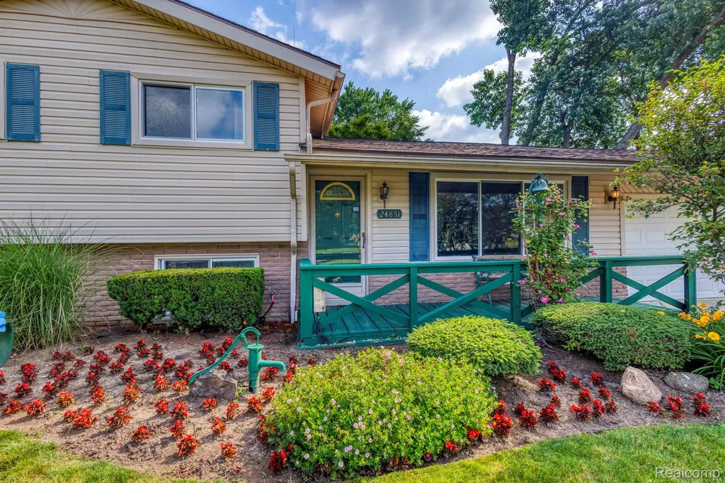 24851 Murray Street Harrison Charter Township MI 48045