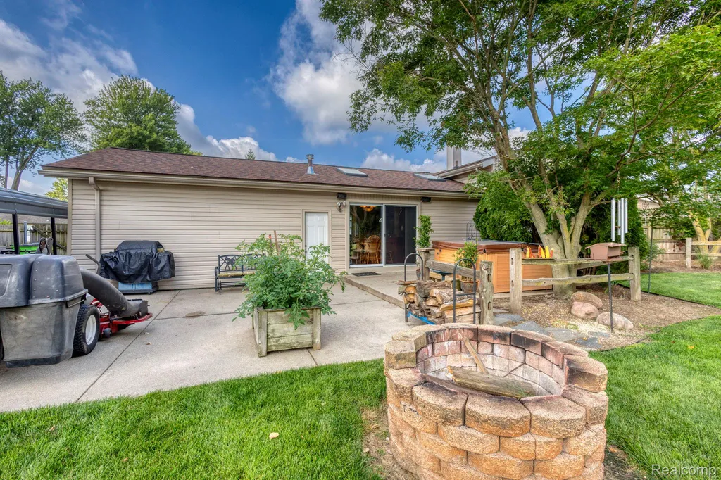 24851 Murray Street Harrison Charter Township MI 48045