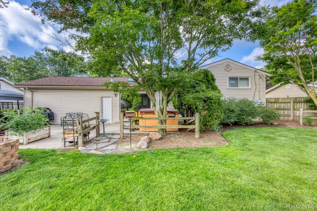 24851 Murray Street Harrison Charter Township MI 48045