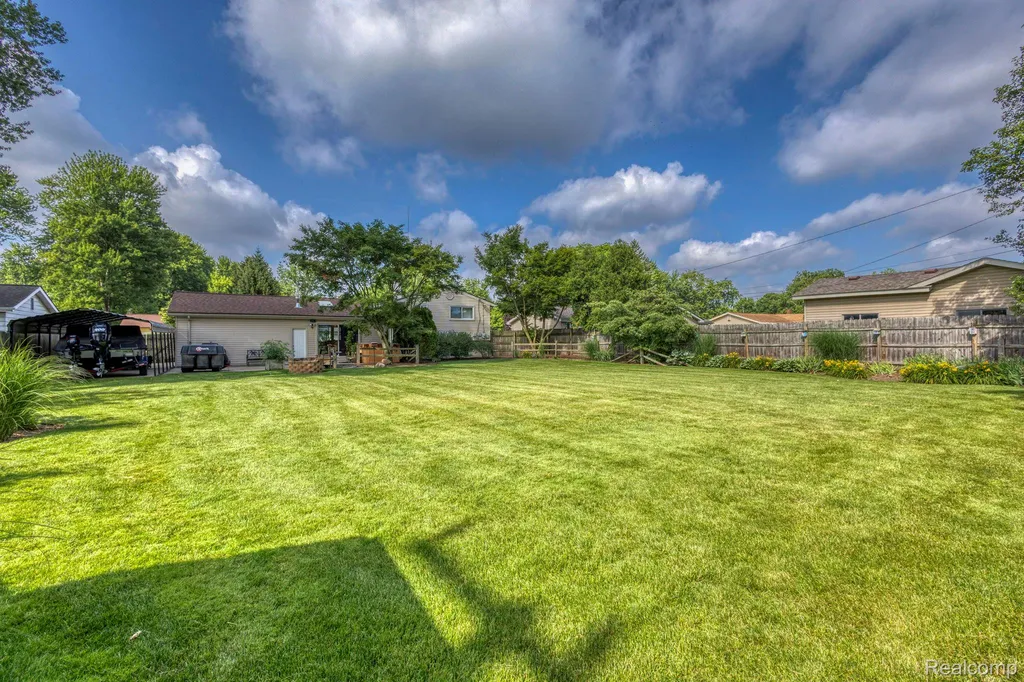 24851 Murray Street Harrison Charter Township MI 48045
