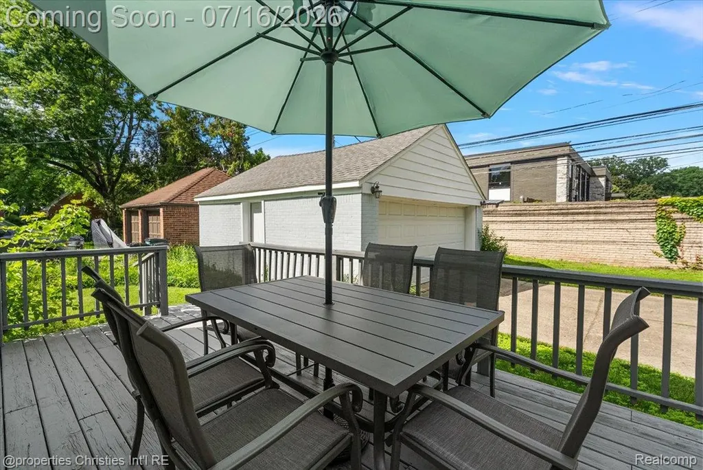 26642 York Road Huntington Woods City MI 48070