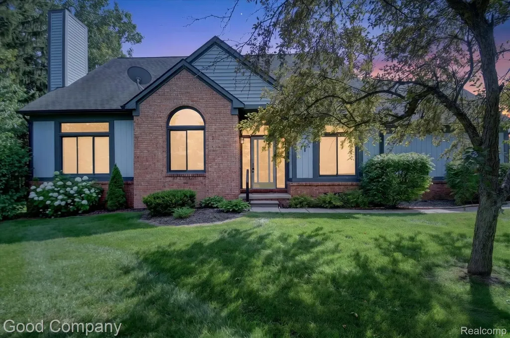 2701 Lochmoor Boulevard Orion Charter Township MI 48360