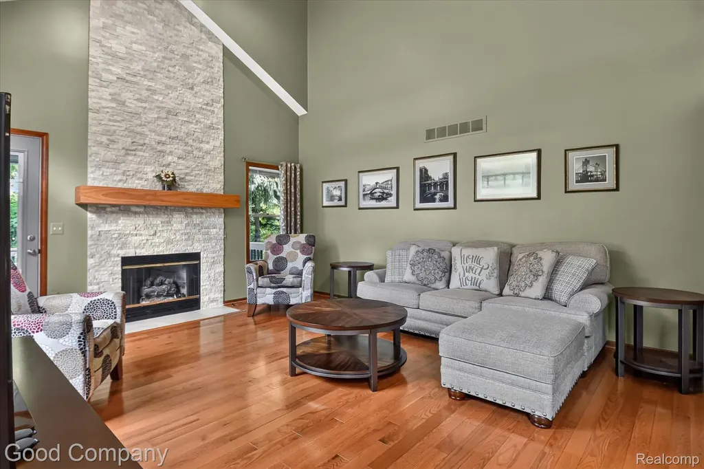 2701 Lochmoor Boulevard Orion Charter Township MI 48360