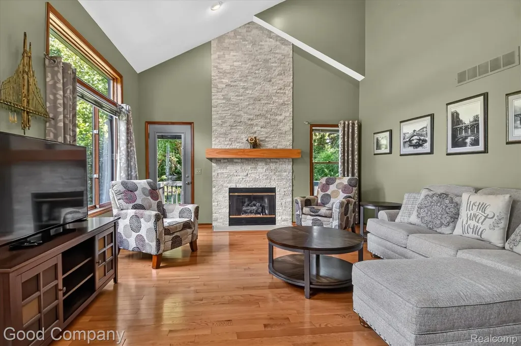 2701 Lochmoor Boulevard Orion Charter Township MI 48360