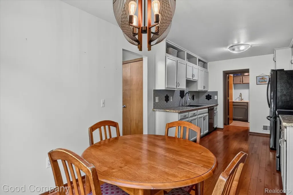 2701 Lochmoor Boulevard Orion Charter Township MI 48360