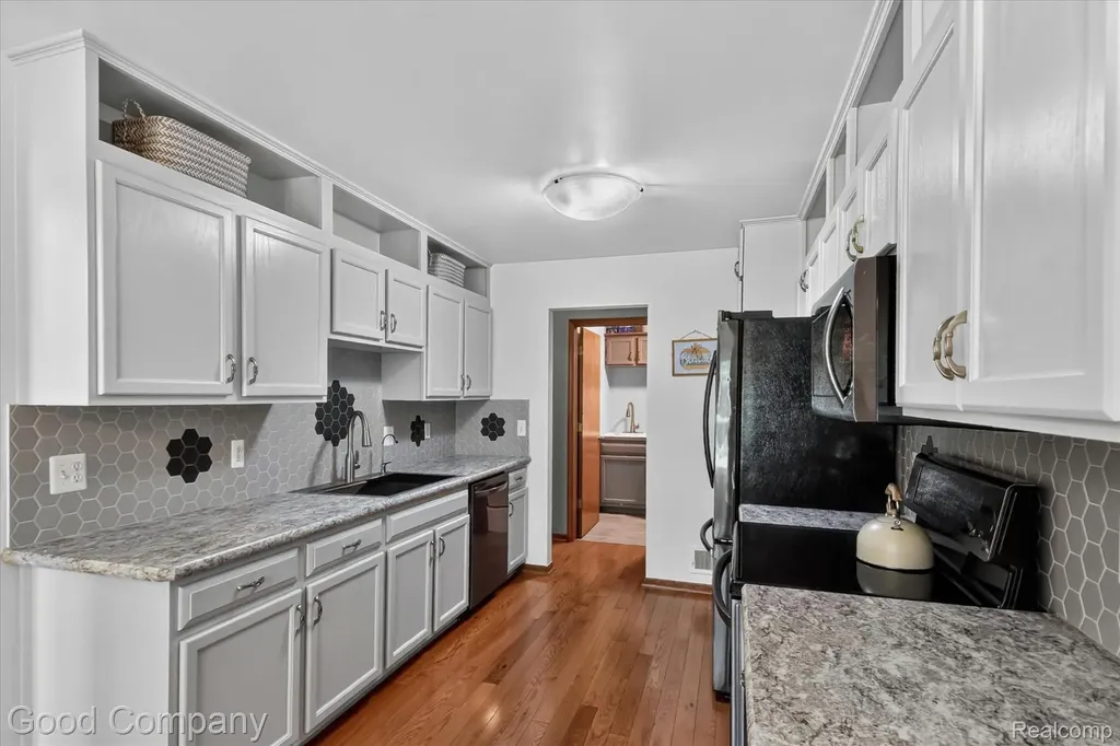 2701 Lochmoor Boulevard Orion Charter Township MI 48360