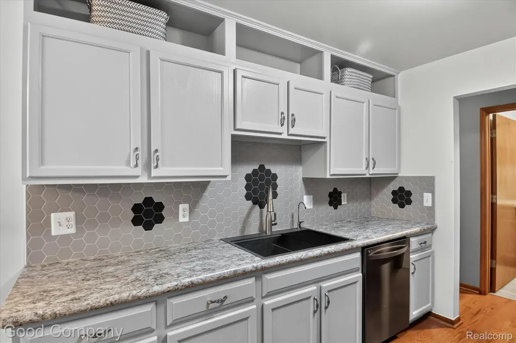 2701 Lochmoor Boulevard Orion Charter Township MI 48360