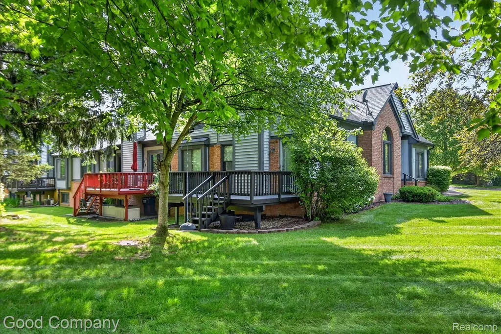 2701 Lochmoor Boulevard Orion Charter Township MI 48360