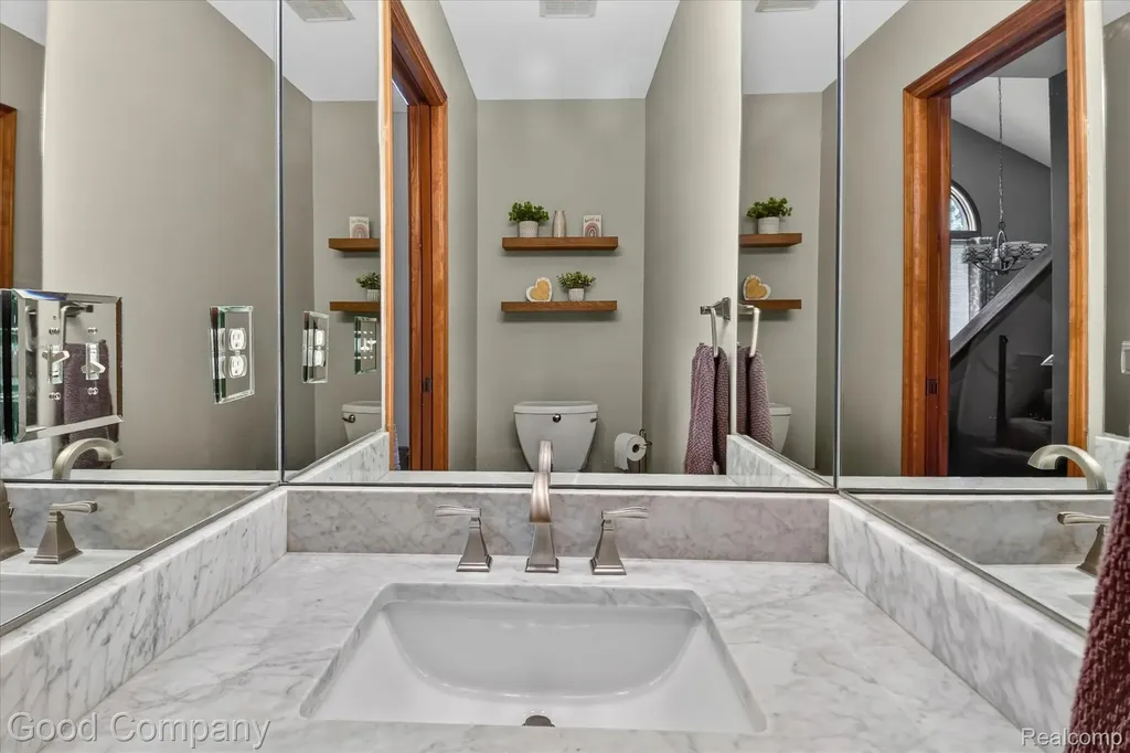 2701 Lochmoor Boulevard Orion Charter Township MI 48360