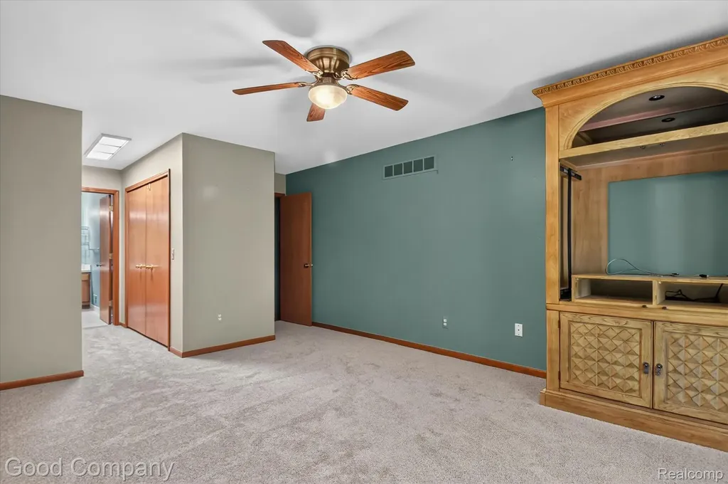 2701 Lochmoor Boulevard Orion Charter Township MI 48360