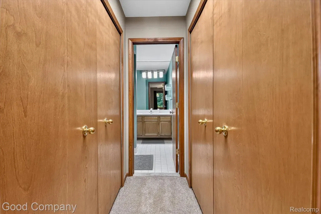 2701 Lochmoor Boulevard Orion Charter Township MI 48360