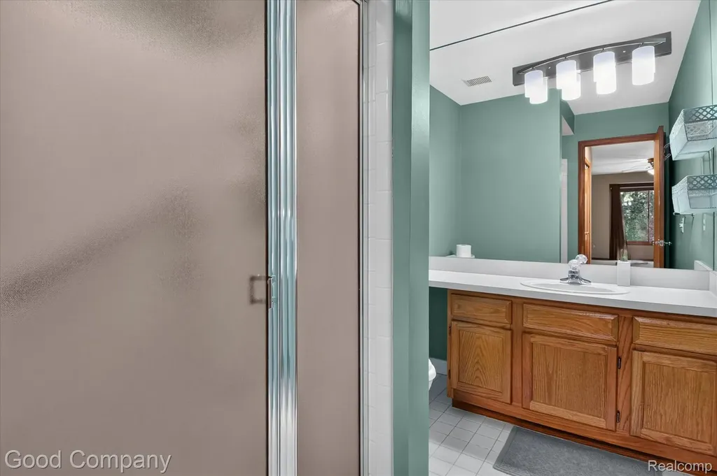 2701 Lochmoor Boulevard Orion Charter Township MI 48360