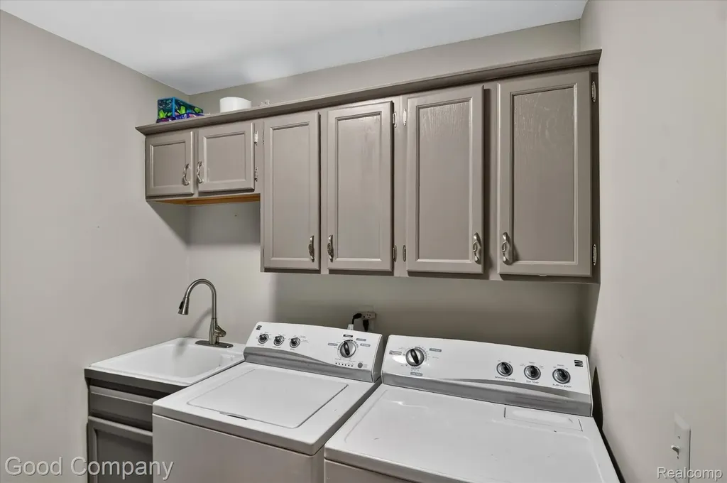 2701 Lochmoor Boulevard Orion Charter Township MI 48360