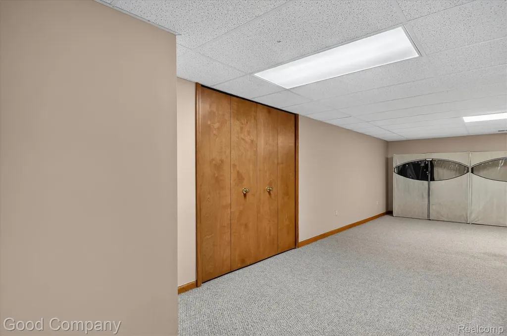2701 Lochmoor Boulevard Orion Charter Township MI 48360