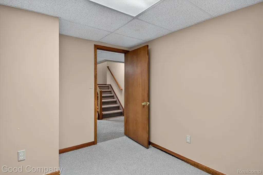 2701 Lochmoor Boulevard Orion Charter Township MI 48360