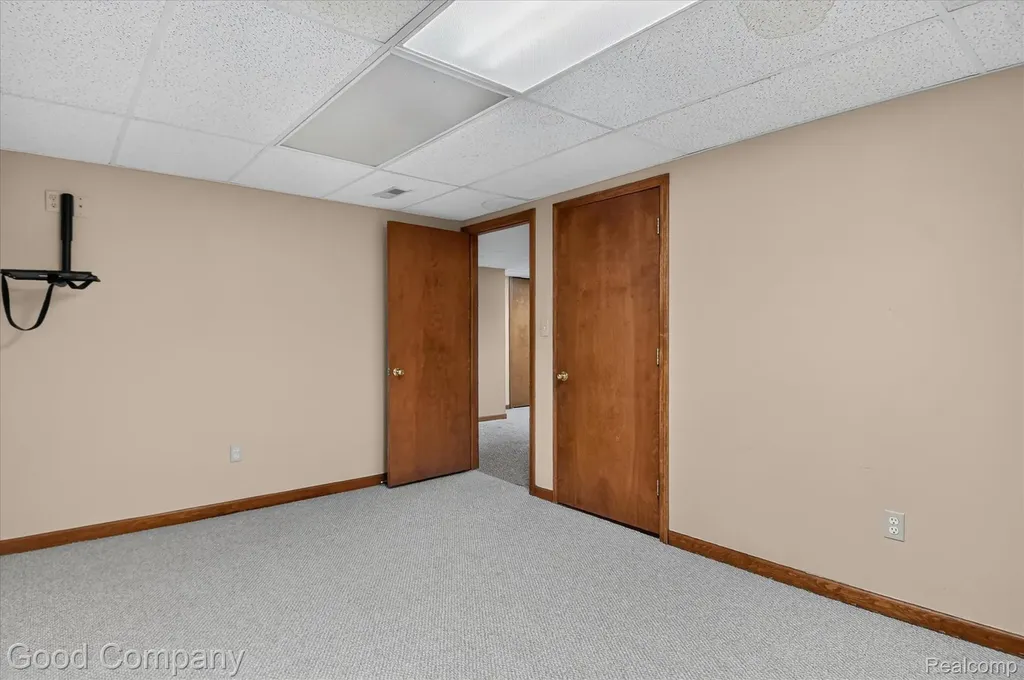 2701 Lochmoor Boulevard Orion Charter Township MI 48360