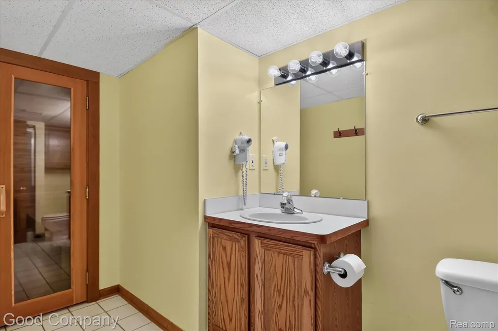 2701 Lochmoor Boulevard Orion Charter Township MI 48360