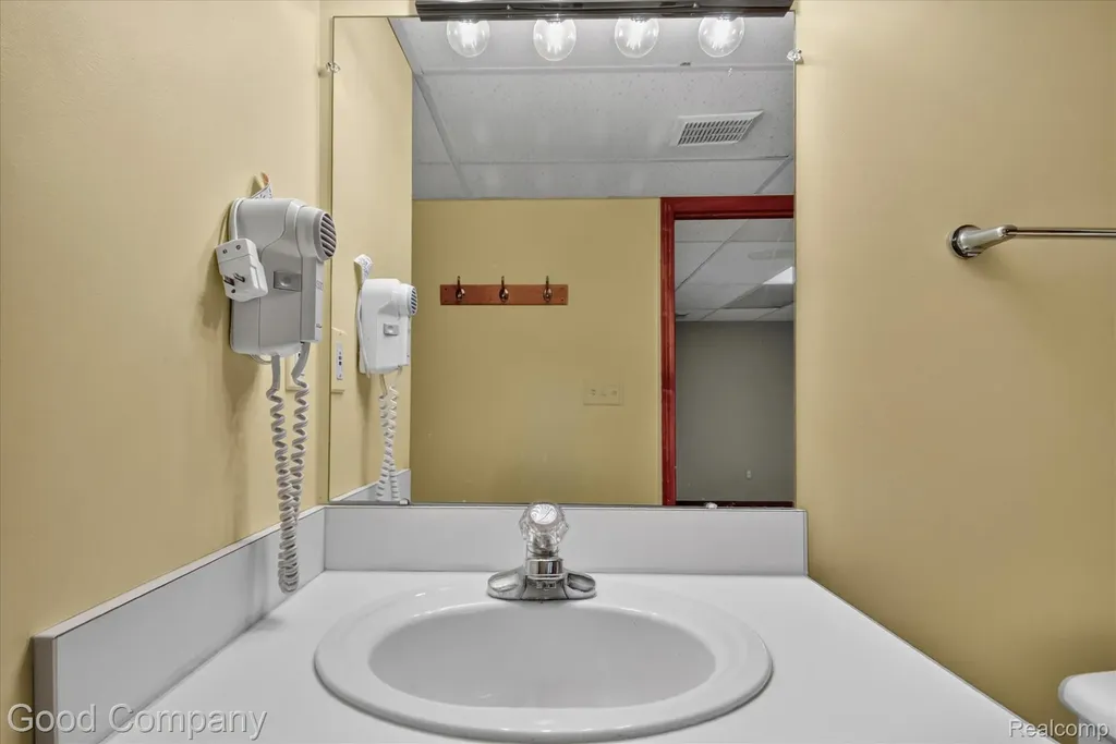 2701 Lochmoor Boulevard Orion Charter Township MI 48360