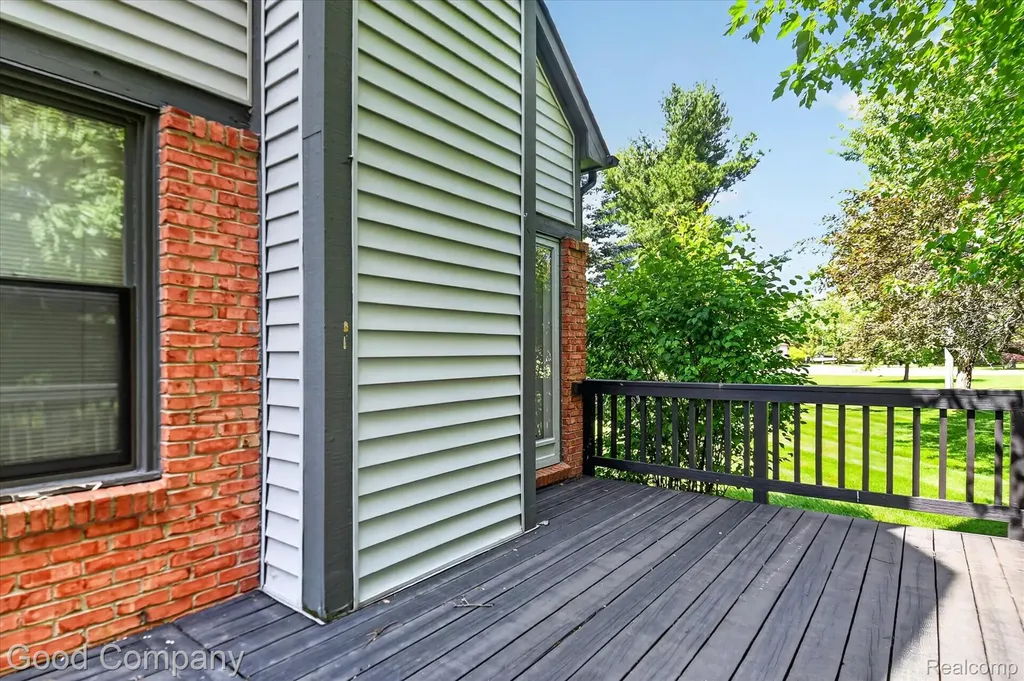 2701 Lochmoor Boulevard Orion Charter Township MI 48360