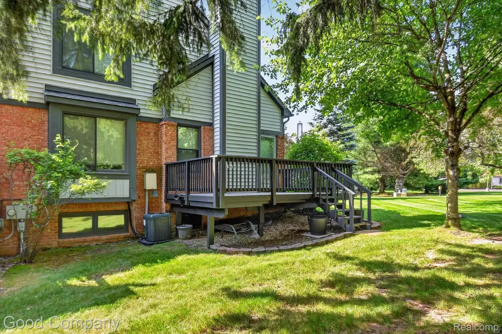 2701 Lochmoor Boulevard Orion Charter Township MI 48360