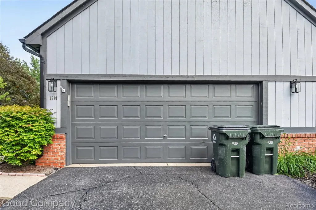 2701 Lochmoor Boulevard Orion Charter Township MI 48360