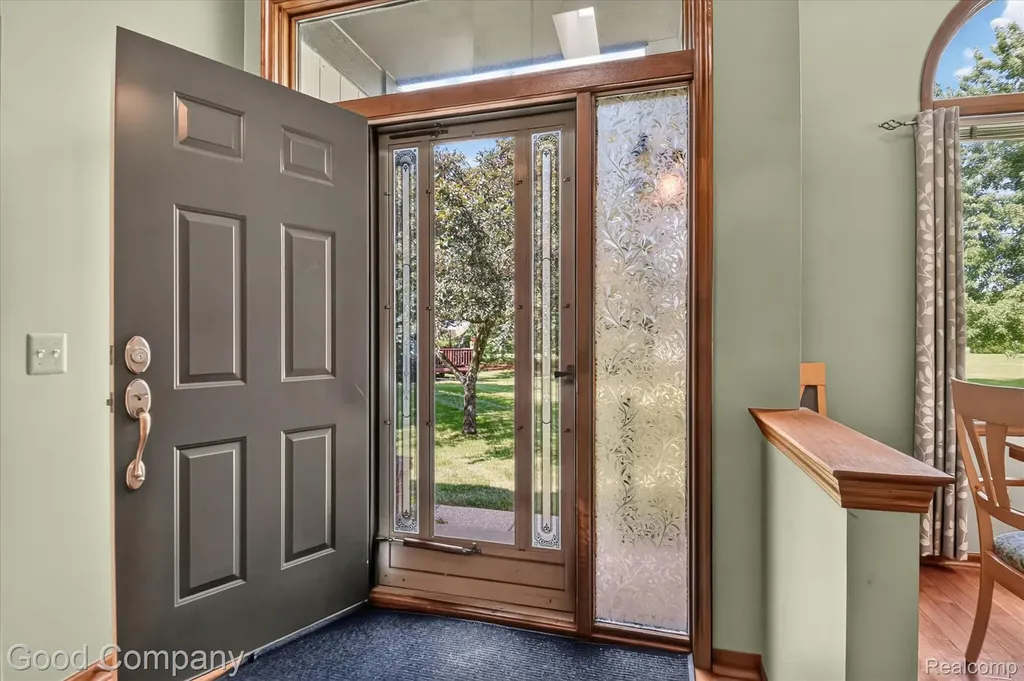 2701 Lochmoor Boulevard Orion Charter Township MI 48360