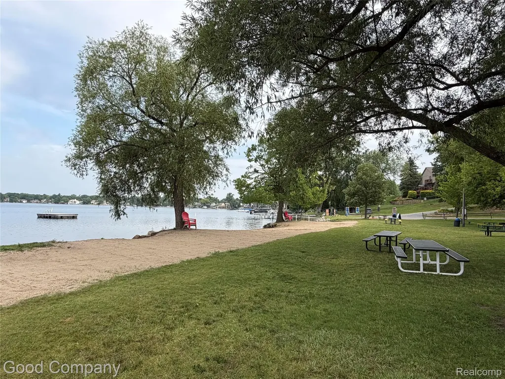 2701 Lochmoor Boulevard Orion Charter Township MI 48360