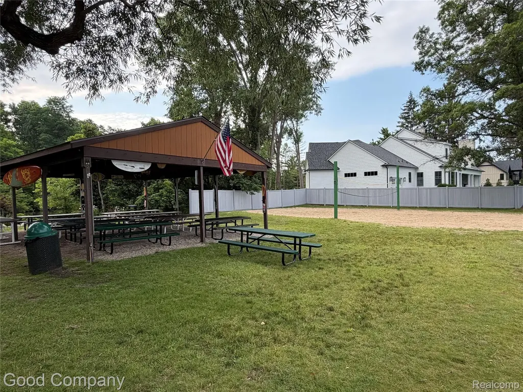 2701 Lochmoor Boulevard Orion Charter Township MI 48360