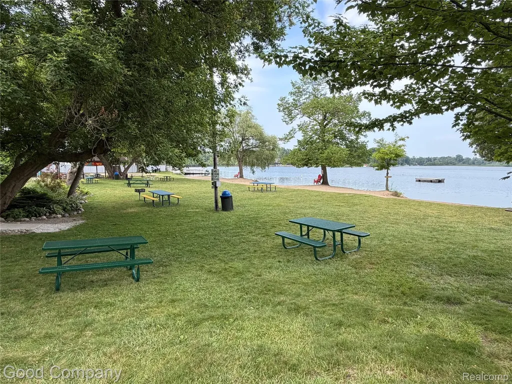 2701 Lochmoor Boulevard Orion Charter Township MI 48360
