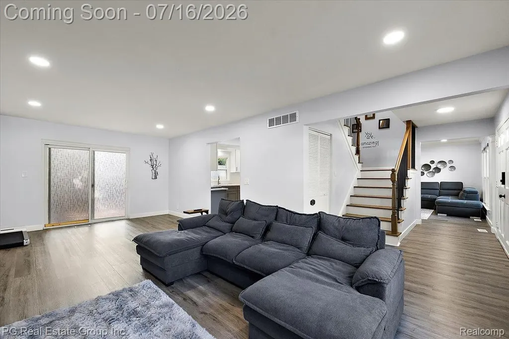 24132 Saint Mary Court Farmington City MI 48336