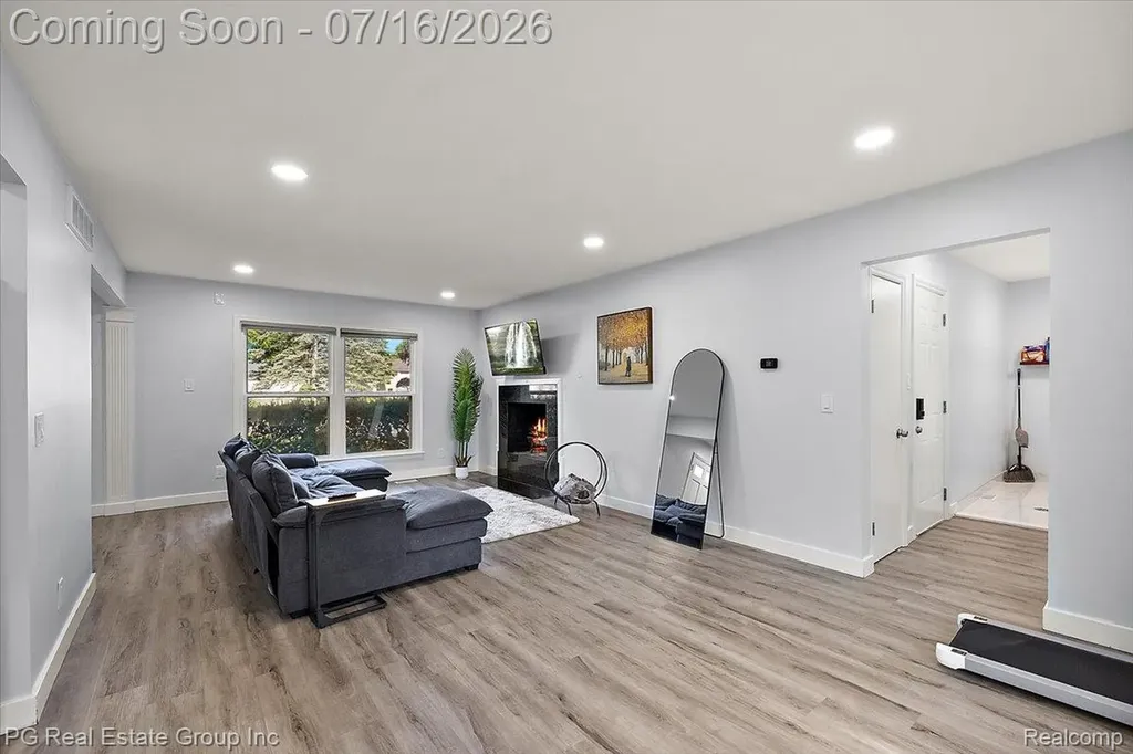 24132 Saint Mary Court Farmington City MI 48336