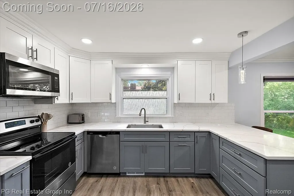 24132 Saint Mary Court Farmington City MI 48336