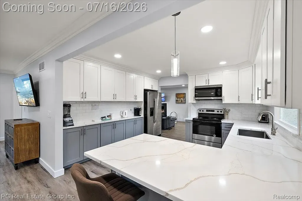 24132 Saint Mary Court Farmington City MI 48336
