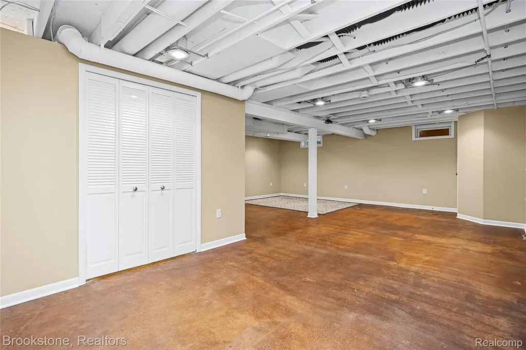 312 Burr Oak Drive Ann Arbor City MI 48103