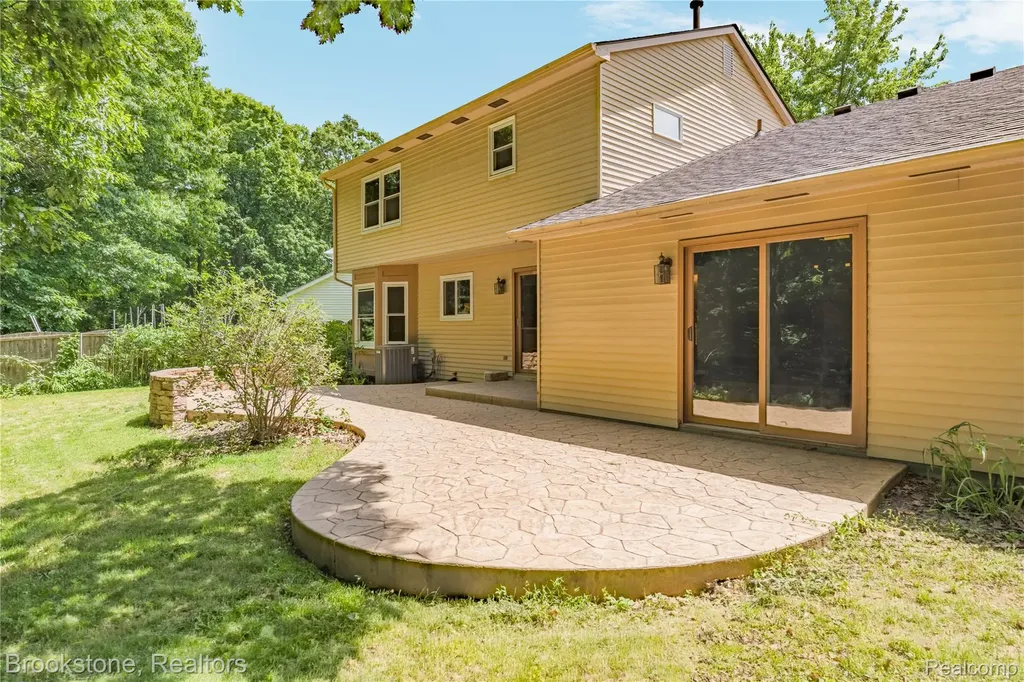 312 Burr Oak Drive Ann Arbor City MI 48103