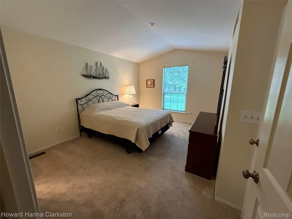 200 Pine Tree Ridge Drive Waterford Charter Township MI 48327