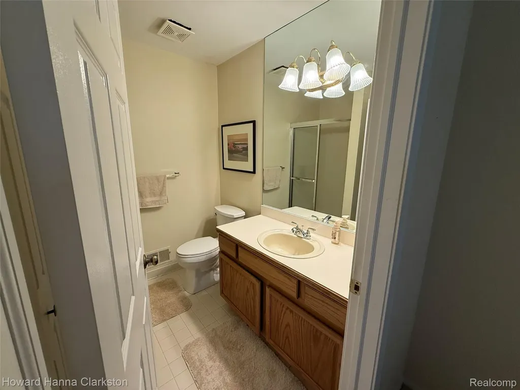 200 Pine Tree Ridge Drive Waterford Charter Township MI 48327