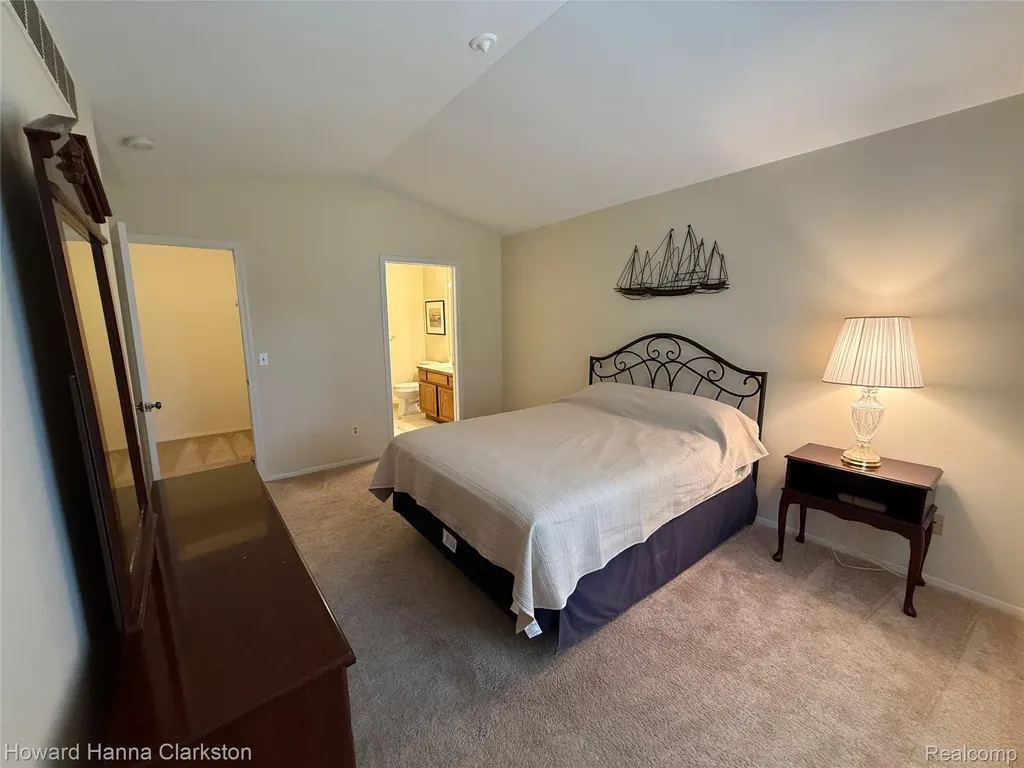 200 Pine Tree Ridge Drive Waterford Charter Township MI 48327