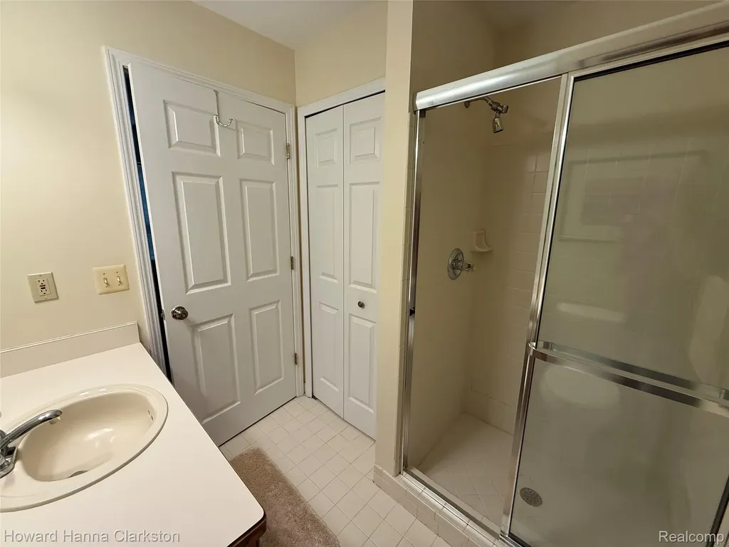 200 Pine Tree Ridge Drive Waterford Charter Township MI 48327