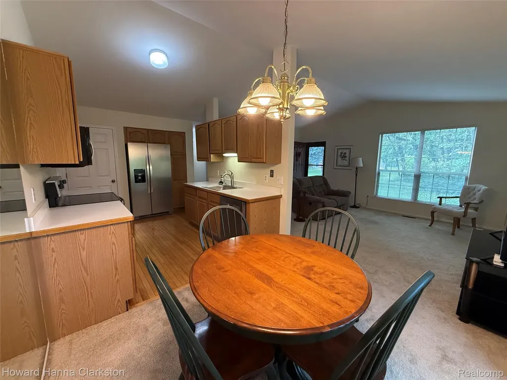 200 Pine Tree Ridge Drive Waterford Charter Township MI 48327