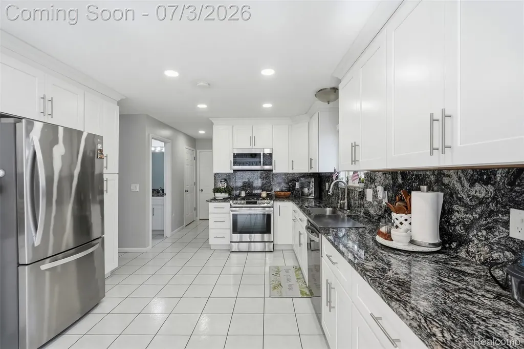 36372 Cecilia Drive Sterling Heights City MI 48312