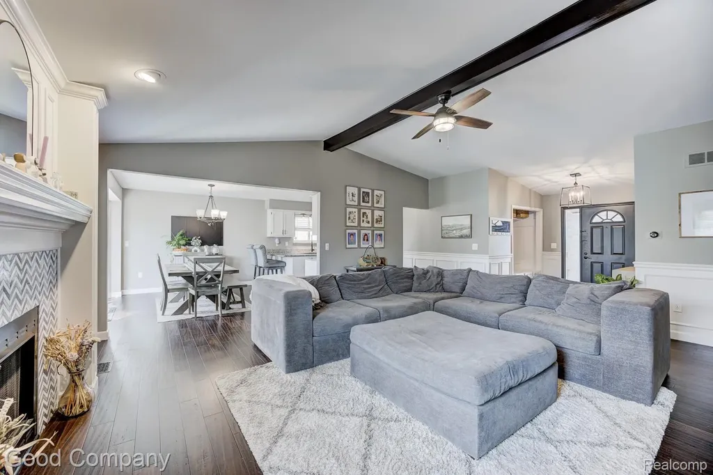 49877 Maurice Drive Chesterfield Township MI 48047
