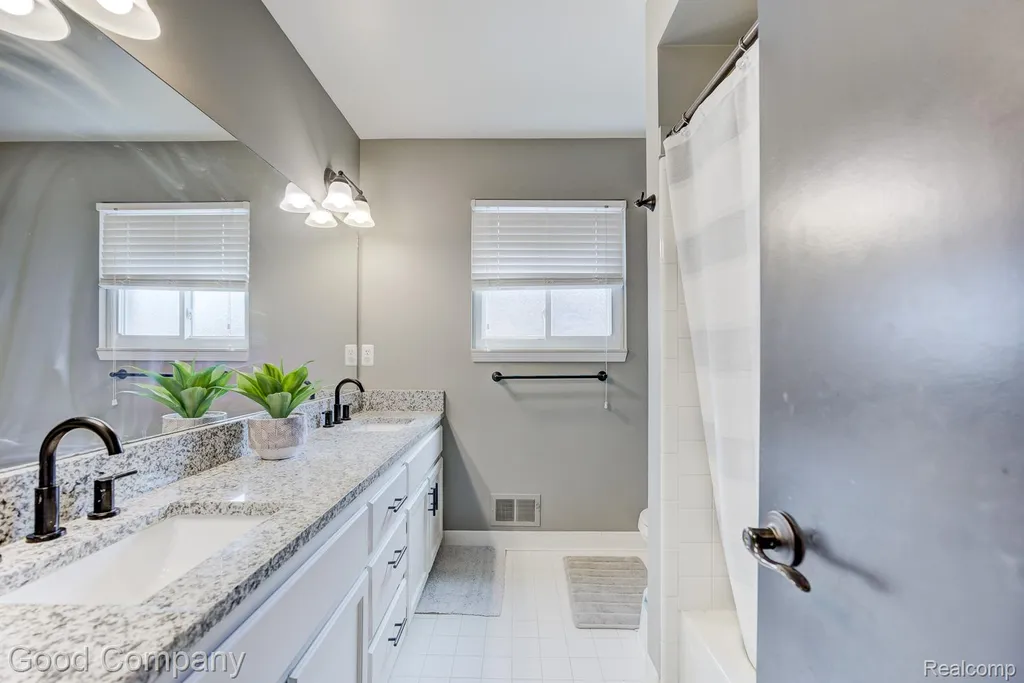 49877 Maurice Drive Chesterfield Township MI 48047