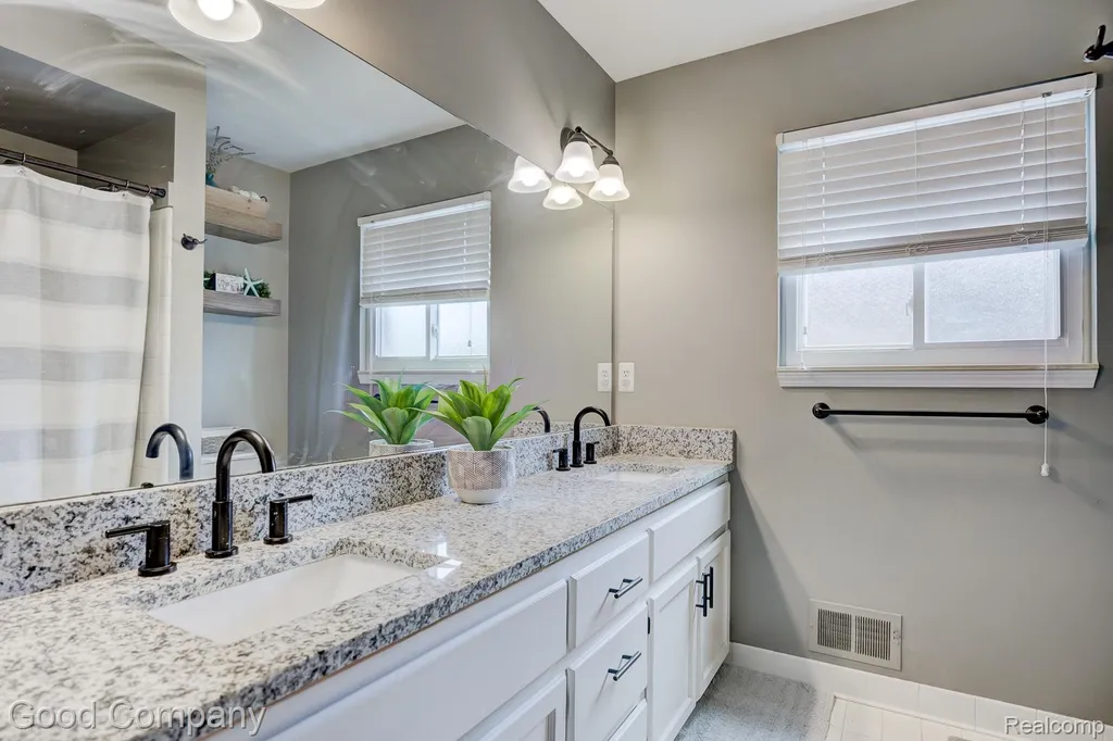 49877 Maurice Drive Chesterfield Township MI 48047