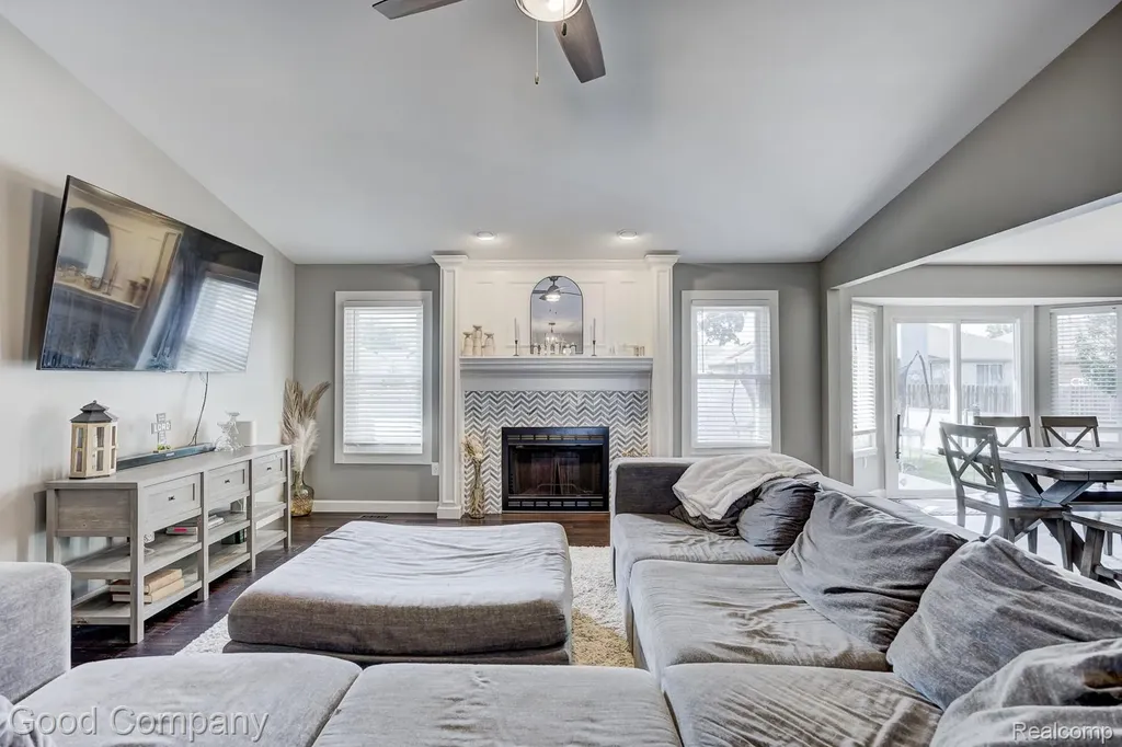 49877 Maurice Drive Chesterfield Township MI 48047
