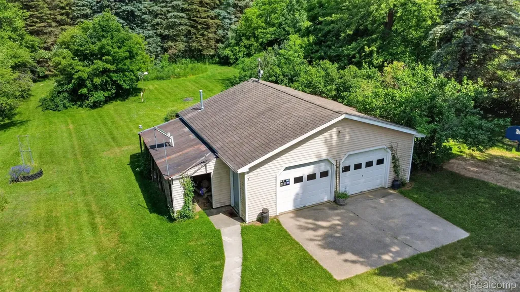 4675 Diehl Road Hadley Township MI 48455