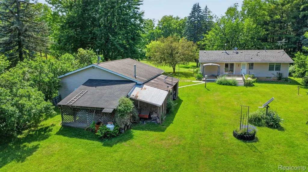 4675 Diehl Road Hadley Township MI 48455