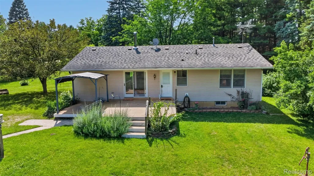 4675 Diehl Road Hadley Township MI 48455