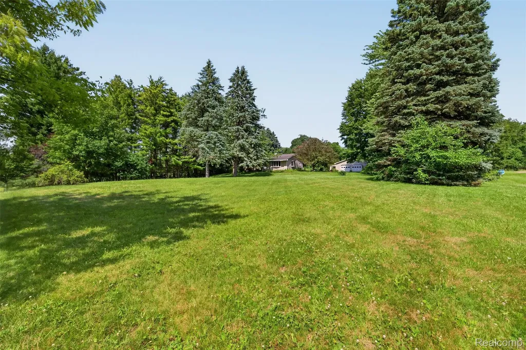 4675 Diehl Road Hadley Township MI 48455